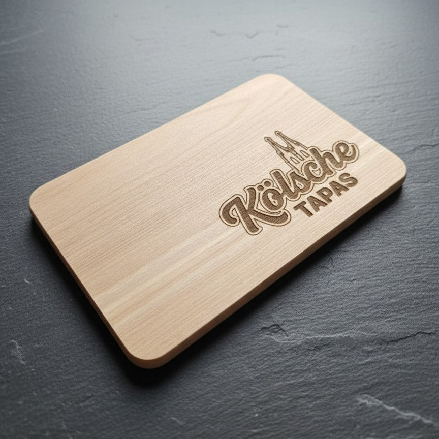 Kölsche Tapas Schneidebrett aus Birkenholz mit graviertem Tapas-Motiv